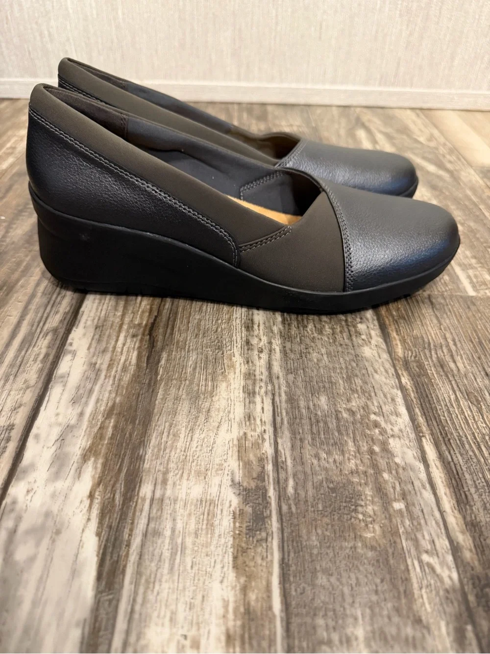 Clarks casual slip